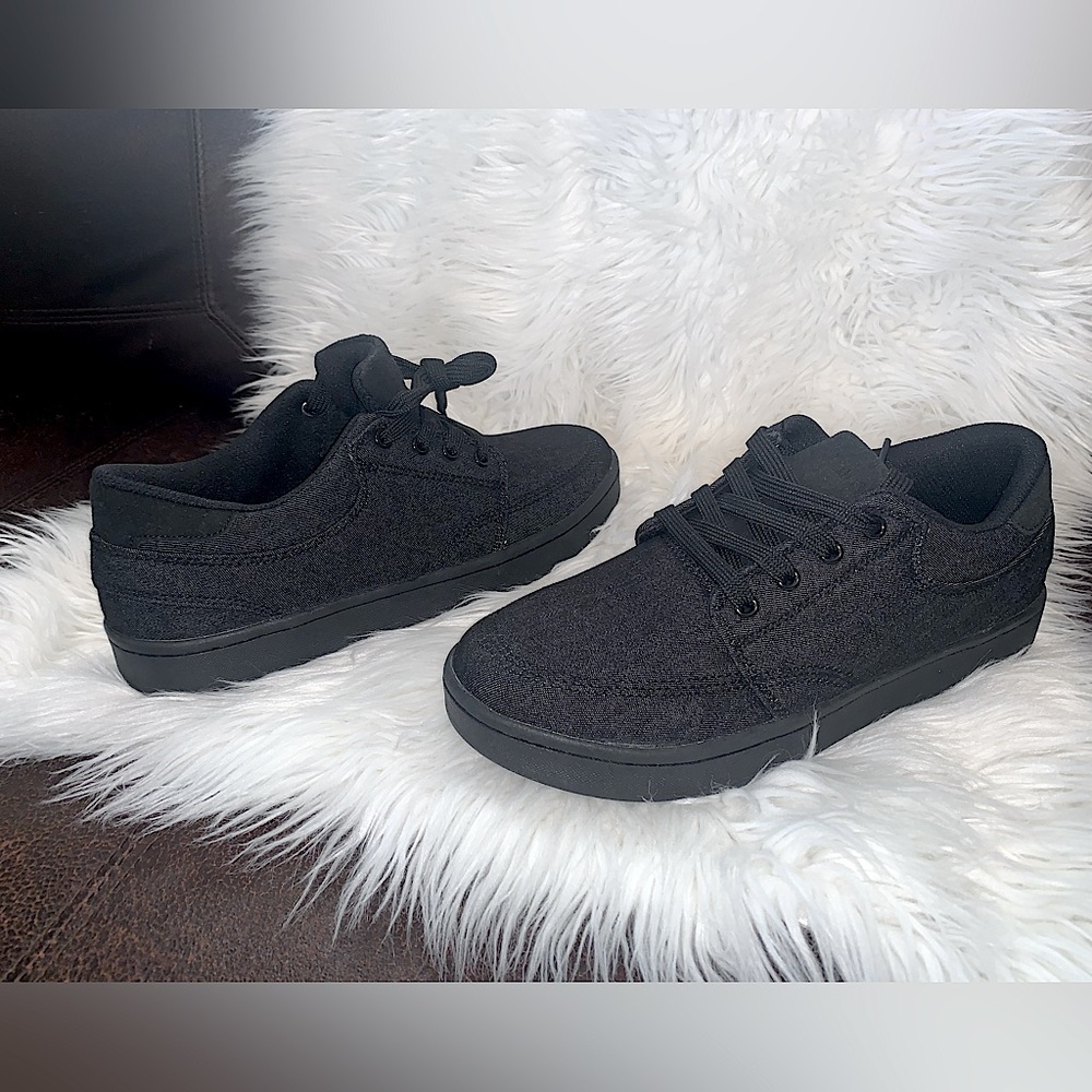 Dream Seek Men's Sneakers BLACK - BLACK Four-Eyelet Sneaker - Men